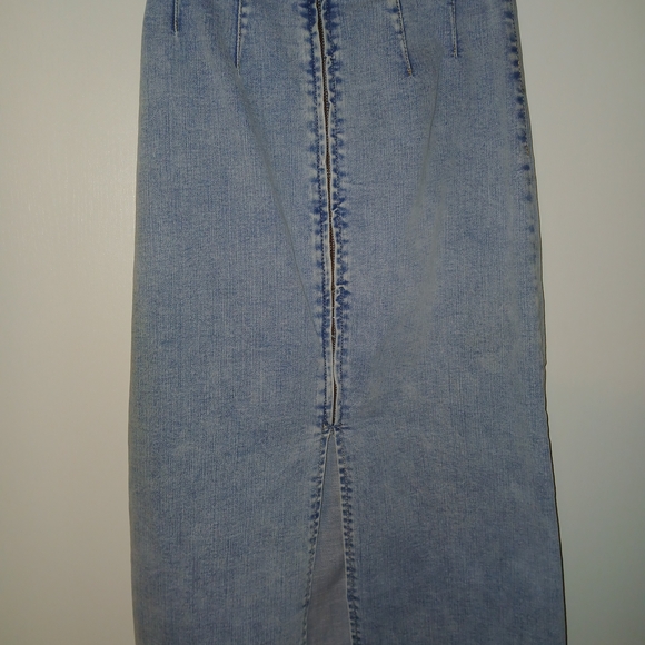Stradivarius Light Blue Denim Skirt Back Zip Below Knee Tight Fitting Sz: 4 - Picture 7 of 9